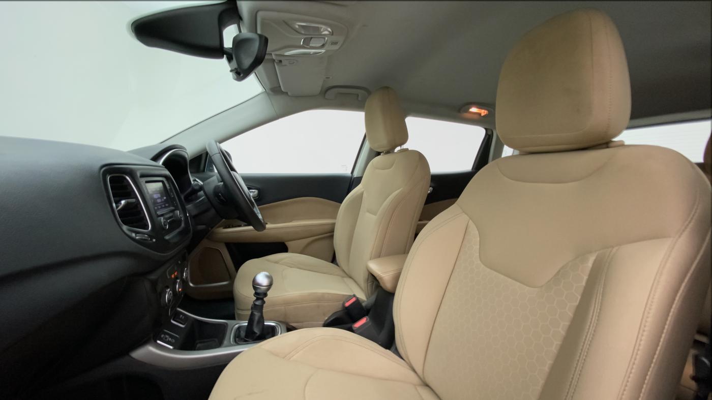 2017 Jeep Compass 2.0 LONGITUDE, Diesel, Manual, 41,559 km, Right Side Front Door Cabin View