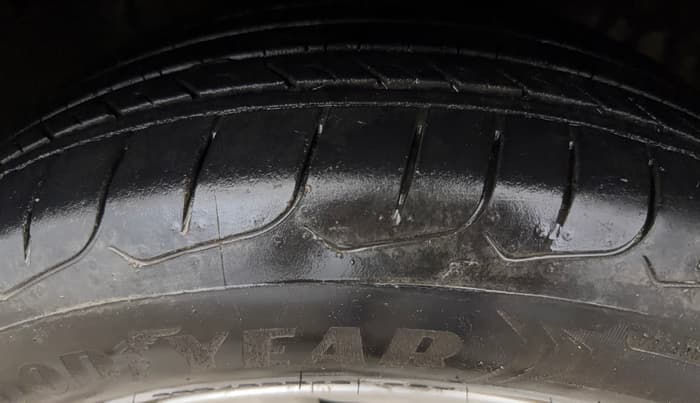 2017 Hyundai Creta SX PLUS 1.6 PETROL, Petrol, Manual, 82,466 km, Left Front Tyre Tread