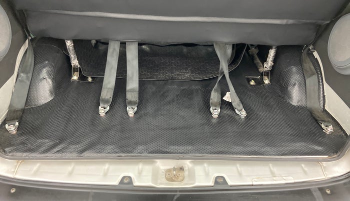 2016 Maruti OMNI E 8 STR, Petrol, Manual, 2,00,299 km, Boot Inside