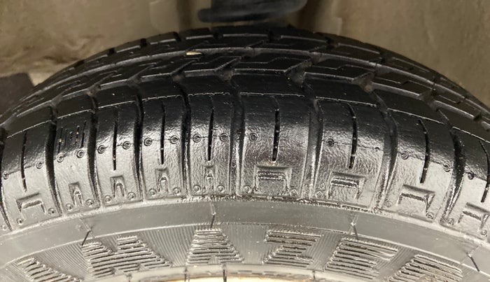 2016 Maruti OMNI E 8 STR, Petrol, Manual, 2,00,299 km, Right Front Tyre Tread