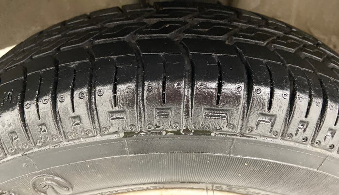 2016 Maruti OMNI E 8 STR, Petrol, Manual, 2,00,299 km, Left Front Tyre Tread