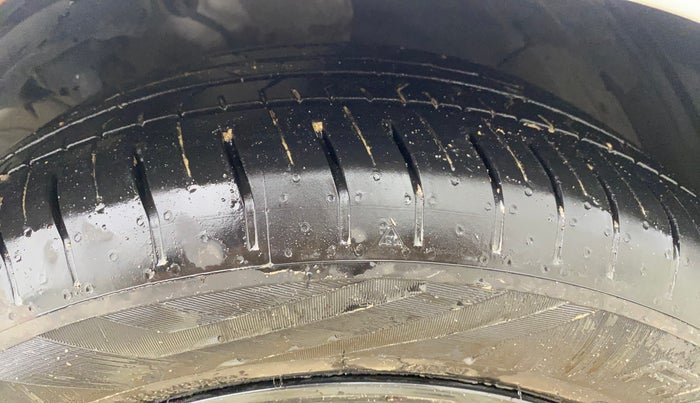 2024 Hyundai Verna SX (O) 1.5 TURBO PETROL MT, Petrol, Manual, 5,204 km, Right Front Tyre Tread