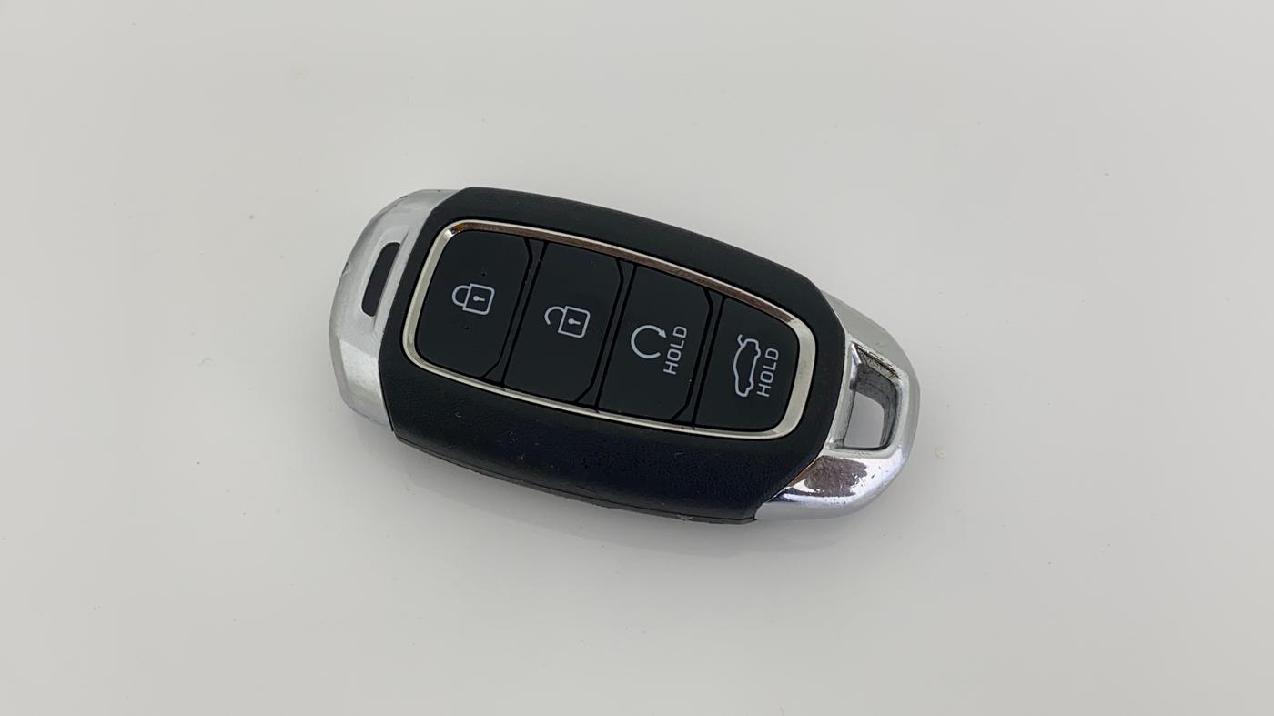 2024 Hyundai Verna SX (O) 1.5 TURBO PETROL MT, Petrol, Manual, 5,204 km, Key Close Up