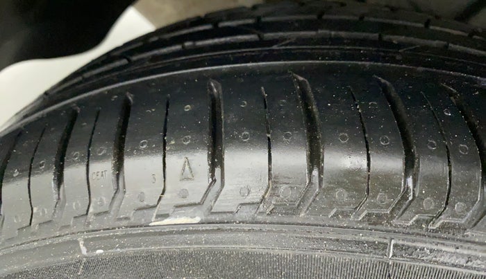 2016 Hyundai Elite i20 ASTA 1.2, Petrol, Manual, 18,569 km, Right Rear Tyre Tread