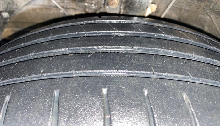 2016 Maruti Baleno ALPHA DIESEL 1.3, Diesel, Manual, 1,26,068 km, Left Front Tyre Tread