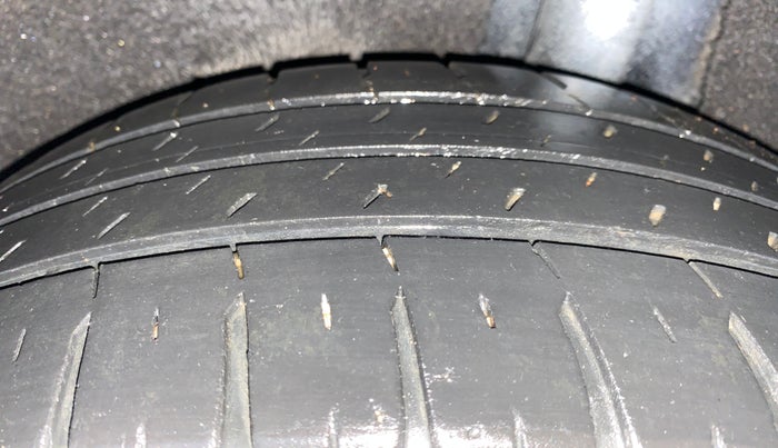 2016 Maruti Baleno ALPHA DIESEL 1.3, Diesel, Manual, 1,26,068 km, Left Rear Tyre Tread