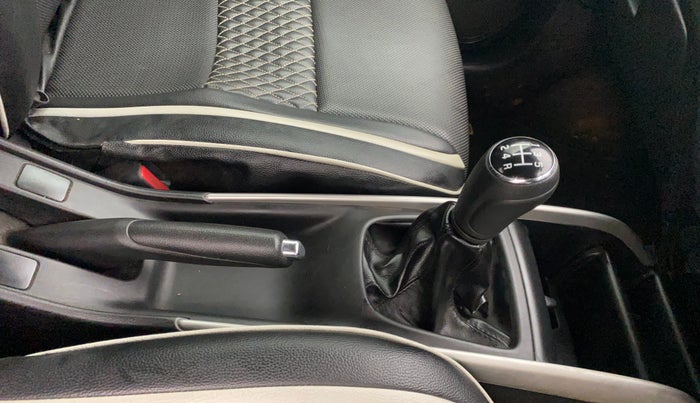 2016 Maruti Baleno ALPHA DIESEL 1.3, Diesel, Manual, 1,26,068 km, Gear Lever