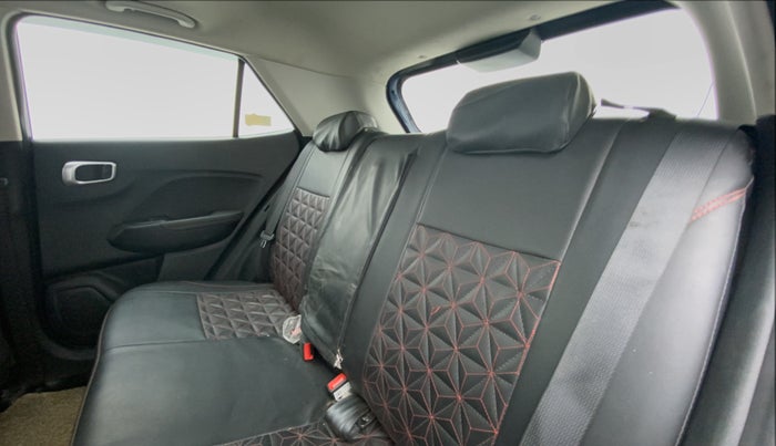 2021 Hyundai VENUE SX(O) CRDi, Diesel, Manual, 31,672 km, Right Side Rear Door Cabin