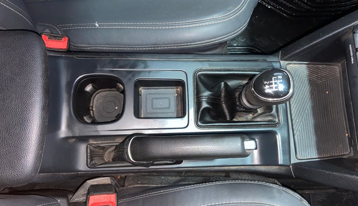 2023 Mahindra XUV700 MX P MT 5 STR, Petrol, Manual, 55,482 km, Gear Lever