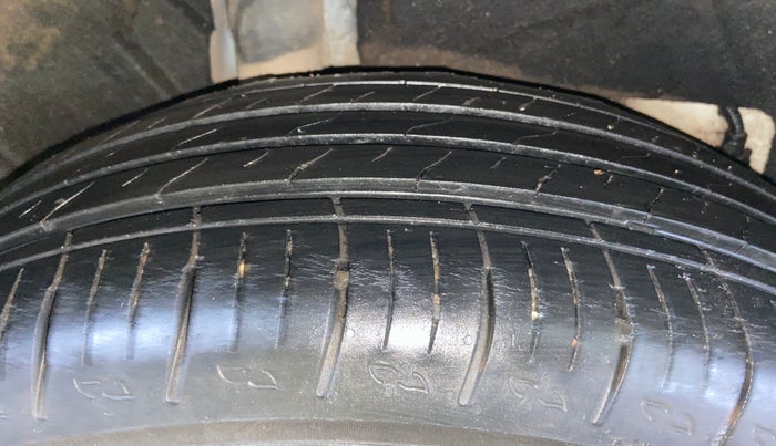 2023 Mahindra XUV700 MX P MT 5 STR, Petrol, Manual, 55,482 km, Right Rear Tyre Tread