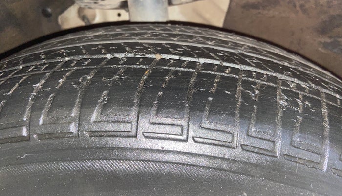 2023 Mahindra XUV700 MX P MT 5 STR, Petrol, Manual, 55,482 km, Right Front Tyre Tread