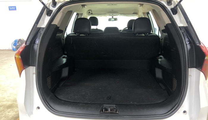 2023 Mahindra XUV700 MX P MT 5 STR, Petrol, Manual, 55,482 km, Boot Inside