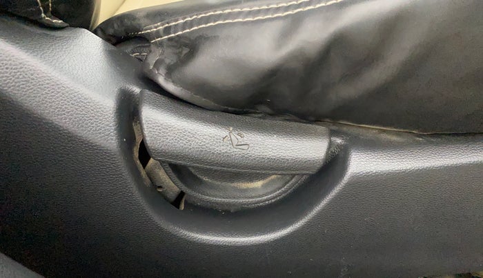 2017 Hyundai Grand i10 MAGNA 1.2 KAPPA VTVT, Petrol, Manual, 89,770 km, Driver Side Adjustment Panel