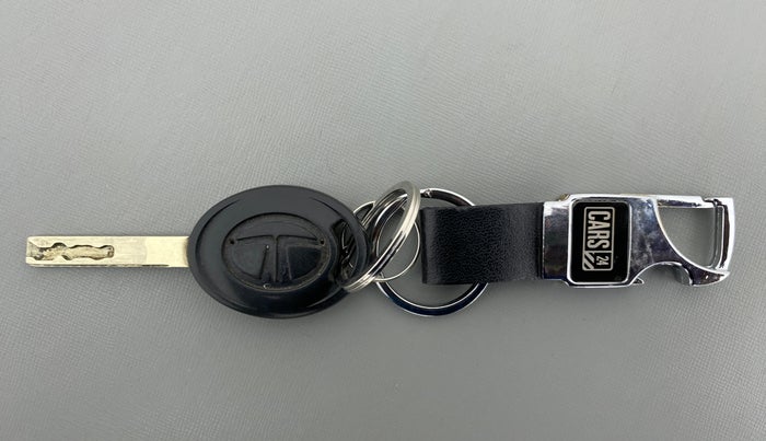 2020 Tata ALTROZ XM 1.2, Petrol, Manual, 48,181 km, Key Close Up