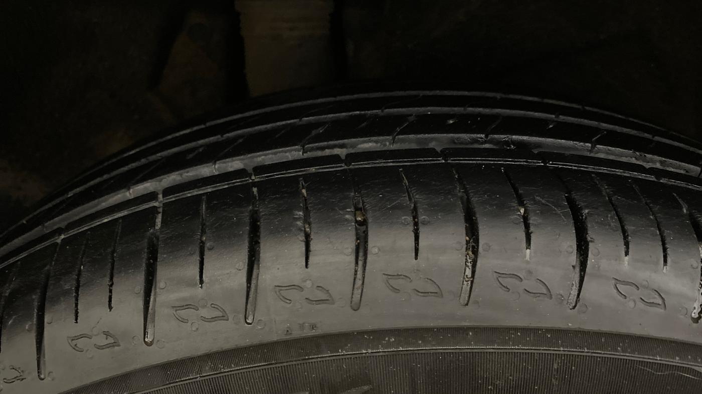 2022 Mahindra XUV700 AX 5 P MT 5 STR, Petrol, Manual, 46,675 km, Right Rear Tyre Tread