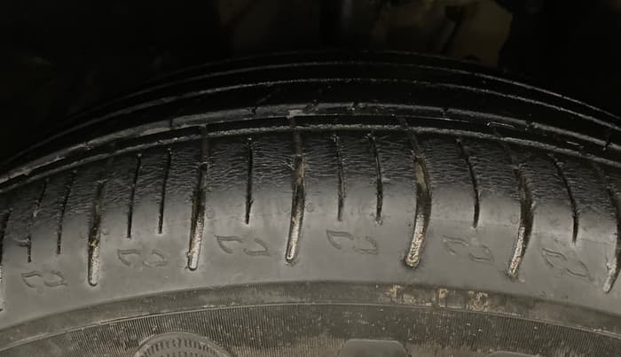 2022 Mahindra XUV700 AX 5 P MT 5 STR, Petrol, Manual, 46,675 km, Left Front Tyre Tread