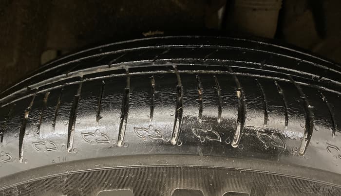 2022 Mahindra XUV700 AX 5 P MT 5 STR, Petrol, Manual, 46,675 km, Left Rear Tyre Tread
