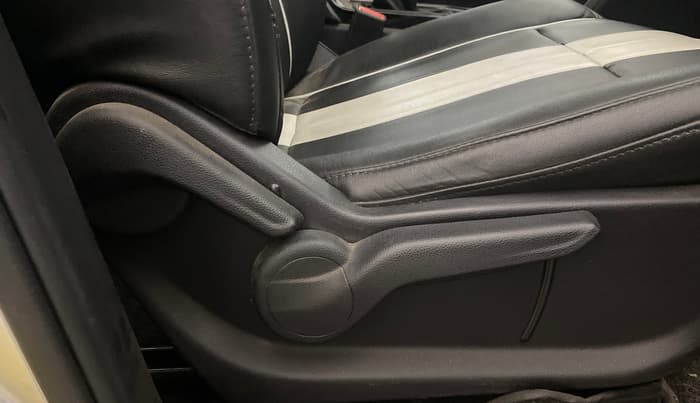 2022 Mahindra XUV700 AX 5 P MT 5 STR, Petrol, Manual, 46,675 km, Driver Side Adjustment Panel