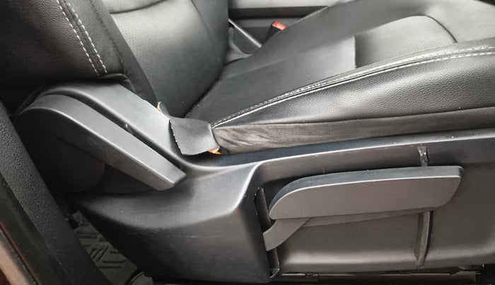 2020 Tata Harrier XZA 2.0L DARK EDITION, Diesel, Automatic, 1,17,325 km, Driver Side Adjustment Panel