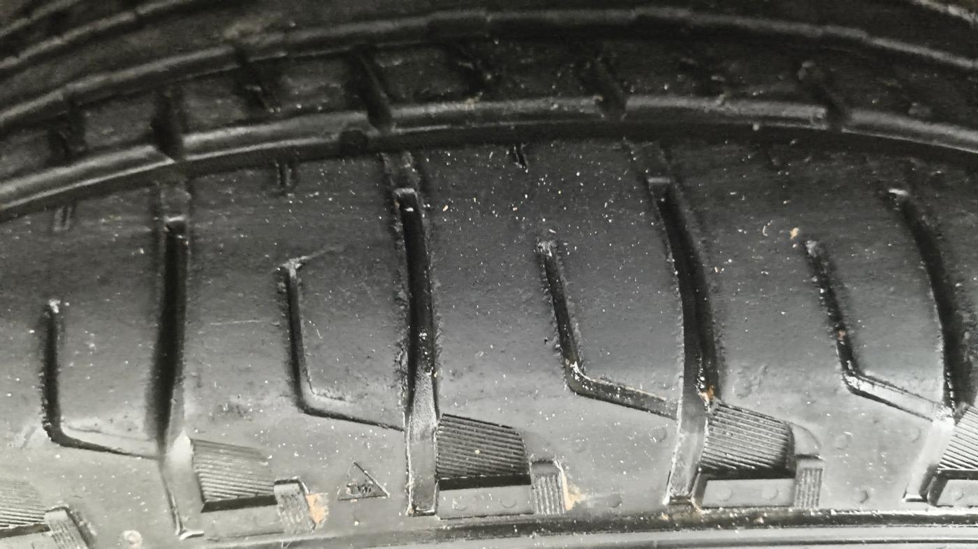 2020 Tata Harrier XZA 2.0L DARK EDITION, Diesel, Automatic, 1,17,325 km, Left Front Tyre Tread