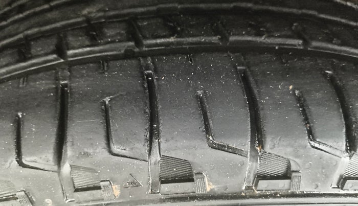 2020 Tata Harrier XZA 2.0L DARK EDITION, Diesel, Automatic, 1,17,325 km, Left Front Tyre Tread