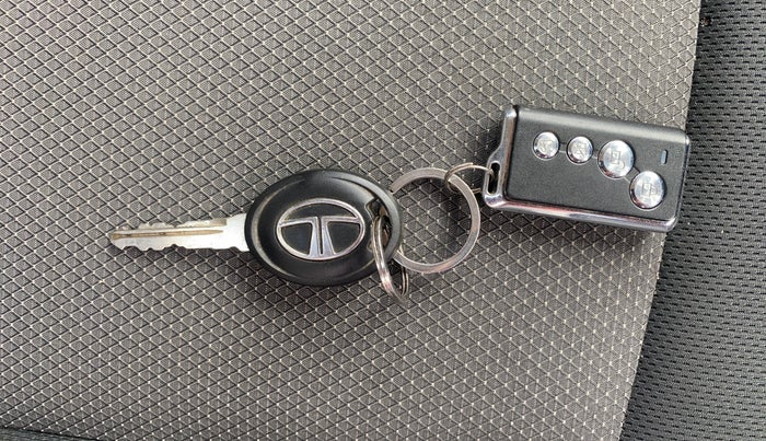 2017 Tata TIGOR XE PETROL, Petrol, Manual, 6,204 km, Key Close Up