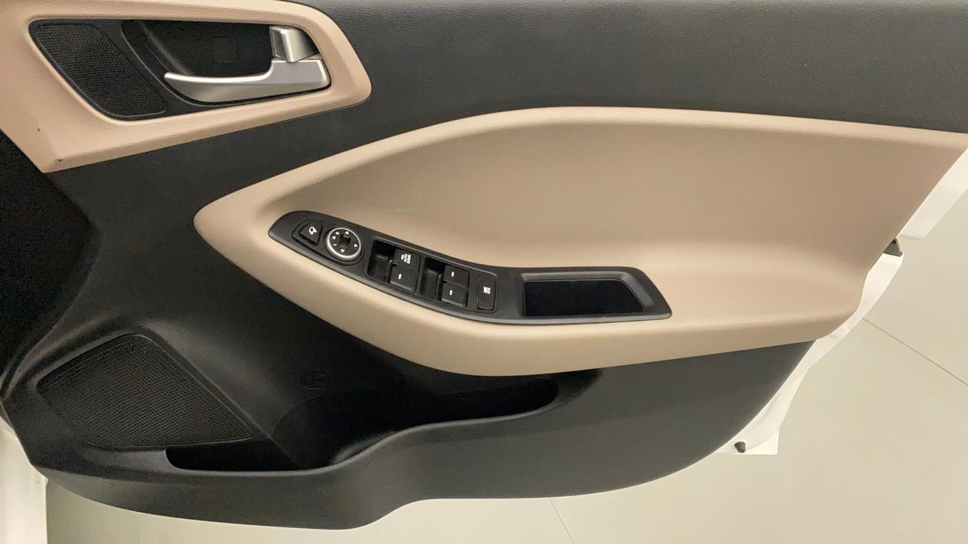 2019 Hyundai Elite i20 SPORTZ PLUS 1.2, CNG, Manual, 47,553 km, Driver Side Door Panels Control