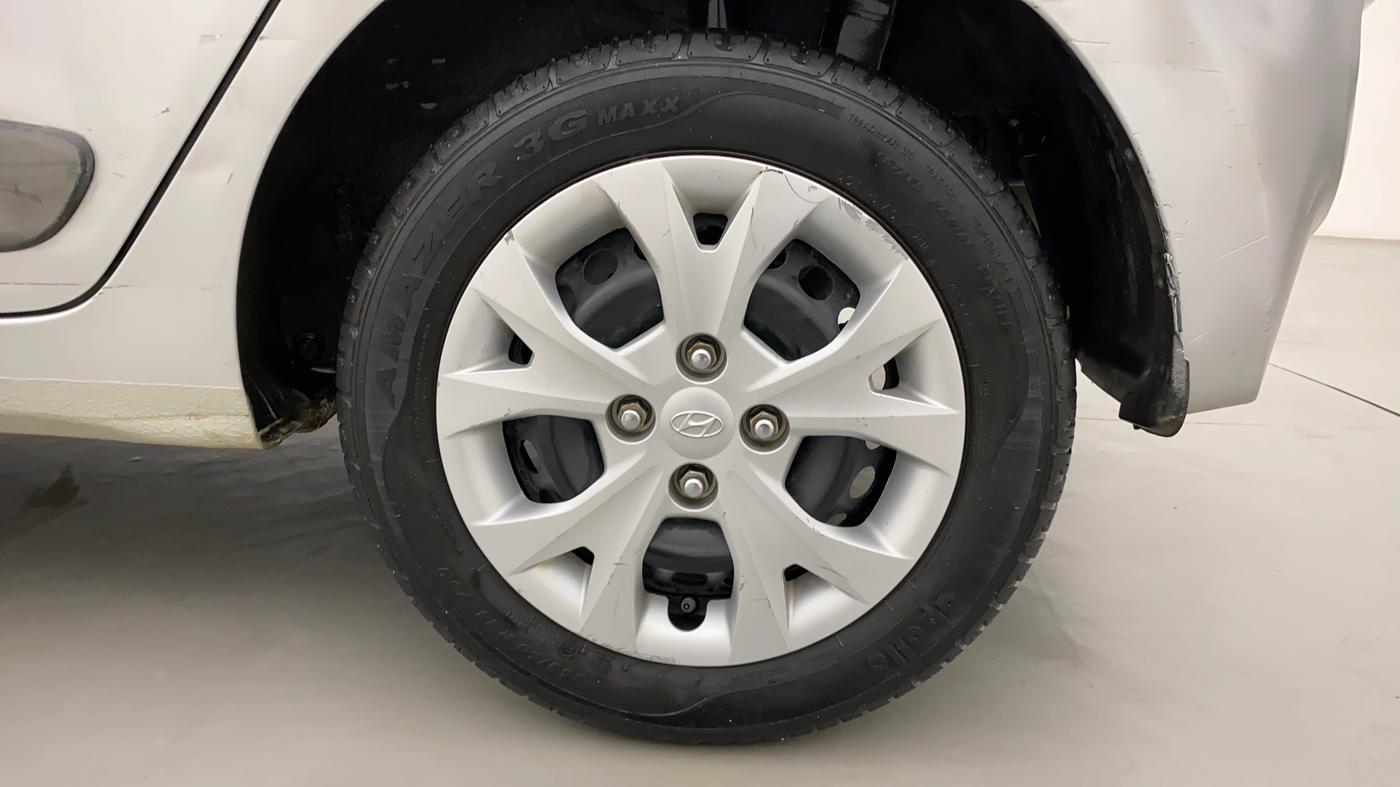 2016 Hyundai Grand i10 SPORTZ 1.2 KAPPA VTVT, Petrol, Manual, 31,109 km, Left Rear Wheel