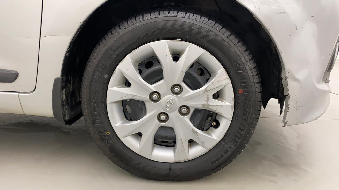 2016 Hyundai Grand i10 SPORTZ 1.2 KAPPA VTVT, Petrol, Manual, 31,109 km, Right Front Wheel
