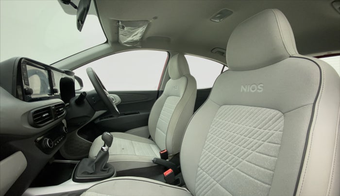 2023 Hyundai GRAND I10 NIOS ASTA 1.2 KAPPA VTVT, Petrol, Manual, 916 km, Right Side Front Door Cabin