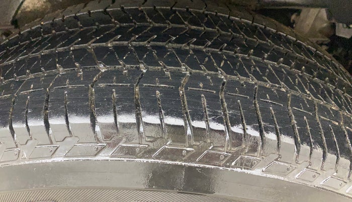 2019 Mahindra XUV500 W5, Diesel, Manual, 39,904 km, Left Rear Tyre Tread