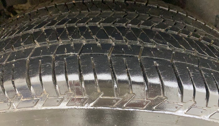 2019 Mahindra XUV500 W5, Diesel, Manual, 39,904 km, Right Rear Tyre Tread