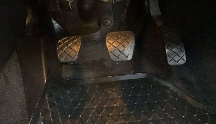 2016 Volkswagen Polo COMFORTLINE 1.2L, Petrol, Manual, 77,095 km, Pedals