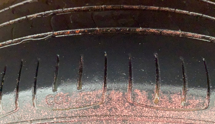 2016 Volkswagen Polo COMFORTLINE 1.2L, Petrol, Manual, 77,095 km, Right Front Tyre Tread