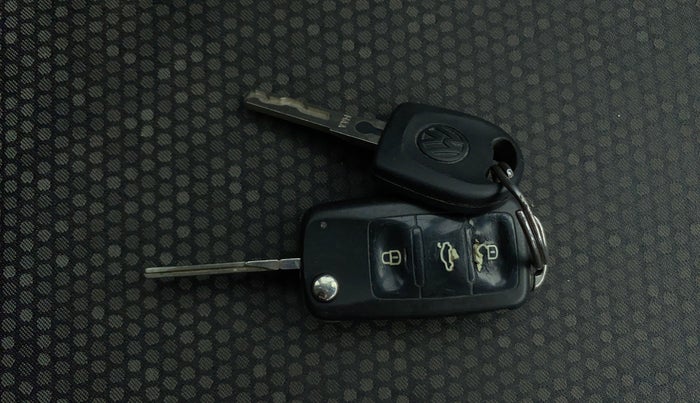 2016 Volkswagen Polo COMFORTLINE 1.2L, Petrol, Manual, 77,095 km, Key Close Up