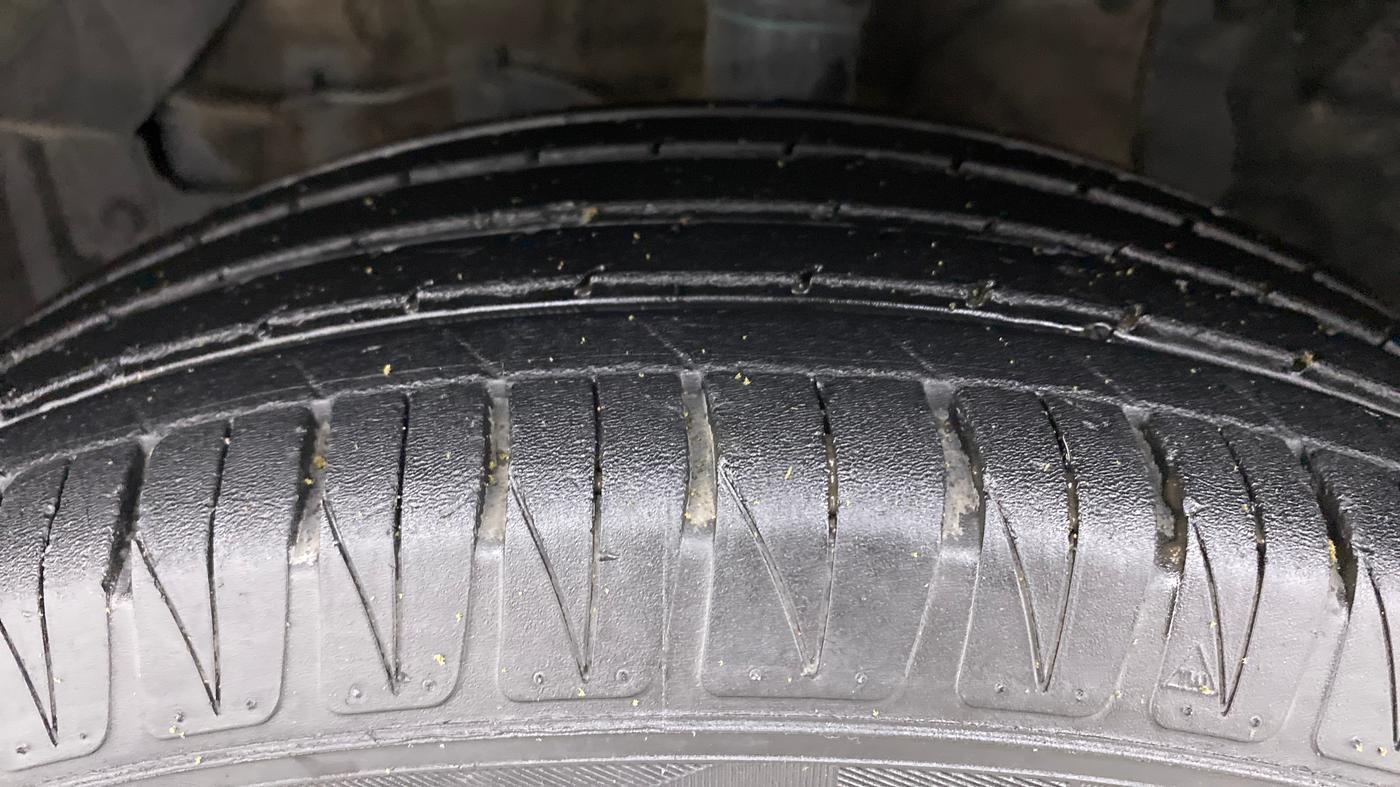 2017 Maruti Vitara Brezza ZDI, Diesel, Manual, 80,561 km, Left Front Tyre Tread