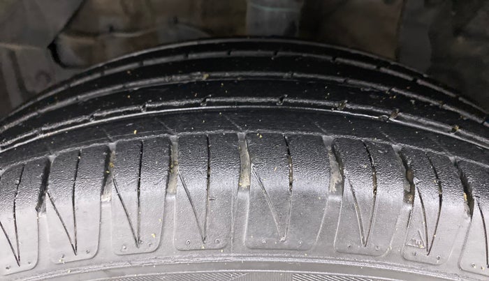 2017 Maruti Vitara Brezza ZDI, Diesel, Manual, 80,561 km, Left Front Tyre Tread