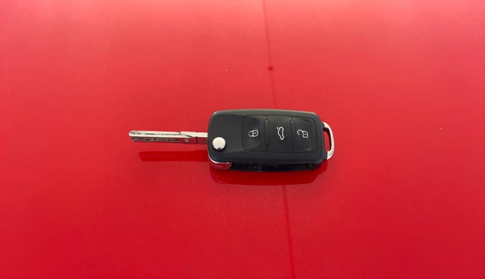 2018 Volkswagen Polo HIGHLINE PLUS 1.0 16 ALLOY, Petrol, Manual, 29,790 km, Key Close Up