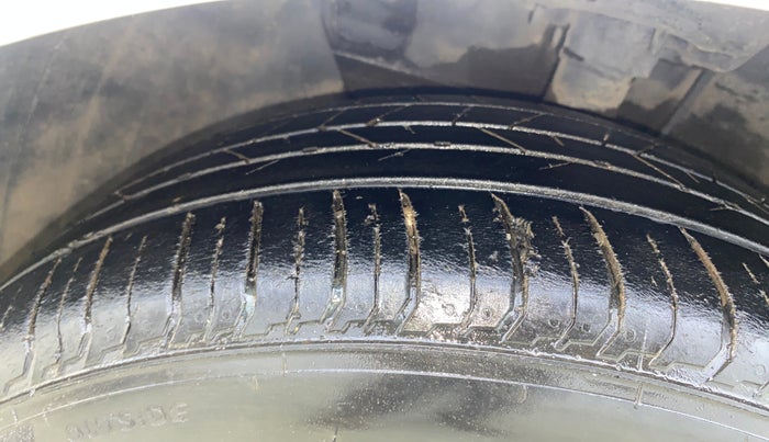 2022 Hyundai NEW I20 ASTA 1.2 MT, Petrol, Manual, 32,403 km, Left Front Tyre Tread