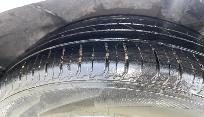 2022 Hyundai NEW I20 ASTA 1.2 MT, Petrol, Manual, 32,403 km, Left Rear Tyre Tread