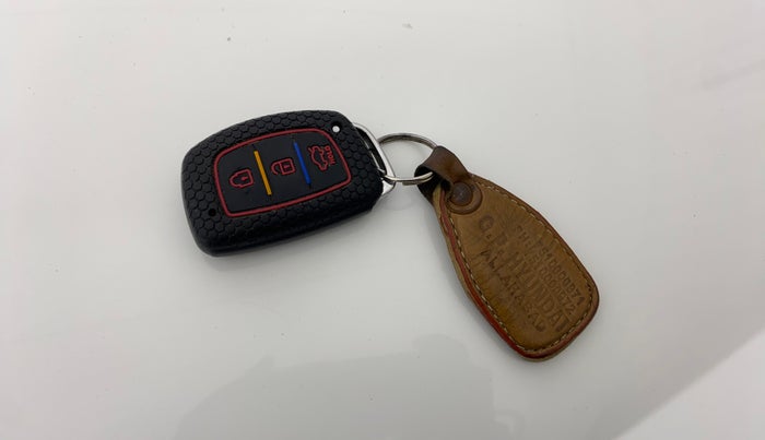 2022 Hyundai NEW I20 ASTA 1.2 MT, Petrol, Manual, 32,403 km, Key Close Up