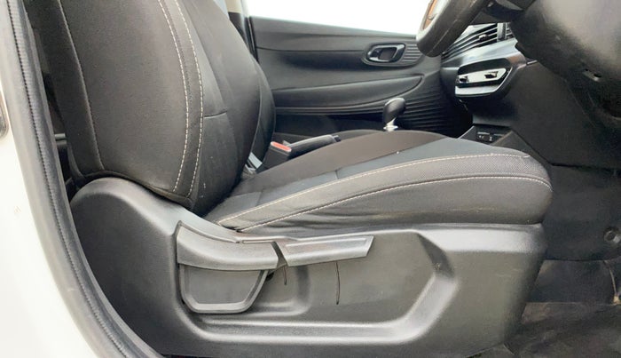 2022 Hyundai NEW I20 ASTA 1.2 MT, Petrol, Manual, 32,403 km, Driver Side Adjustment Panel
