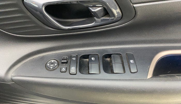 2022 Hyundai NEW I20 ASTA 1.2 MT, Petrol, Manual, 32,403 km, Driver Side Door Panels Control