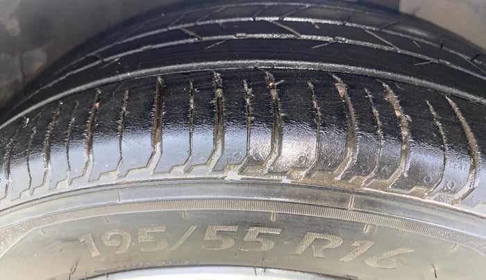 2022 Hyundai NEW I20 ASTA 1.2 MT, Petrol, Manual, 32,403 km, Right Front Tyre Tread