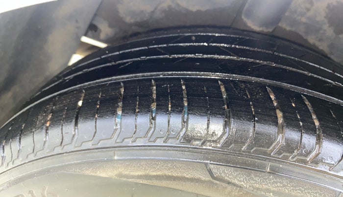 2022 Hyundai NEW I20 ASTA 1.2 MT, Petrol, Manual, 32,403 km, Right Rear Tyre Tread