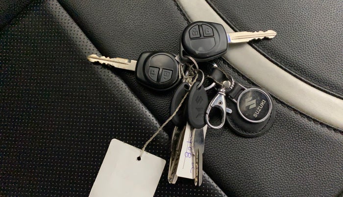 2017 Maruti Swift LXI, Petrol, Manual, 28,365 km, Key Close Up