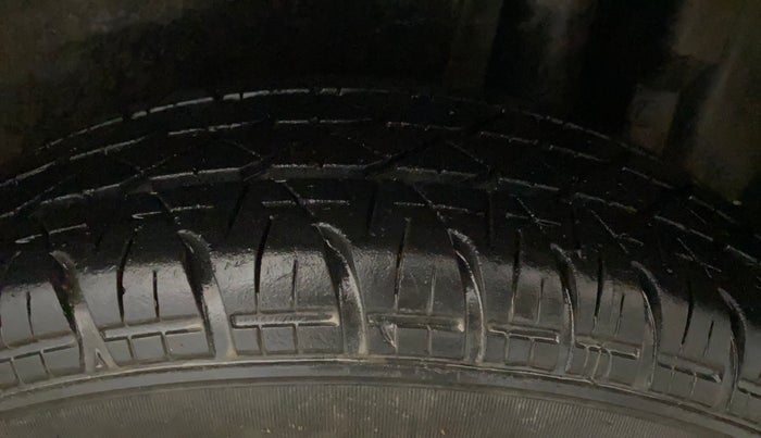 2017 Maruti Swift LXI, Petrol, Manual, 28,365 km, Left Rear Tyre Tread