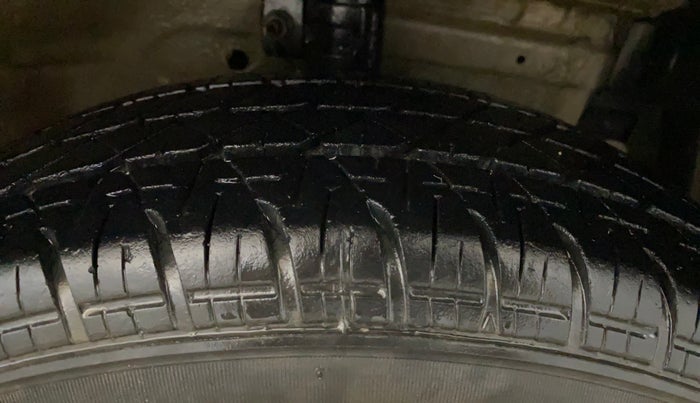 2017 Maruti Swift LXI, Petrol, Manual, 28,365 km, Right Front Tyre Tread