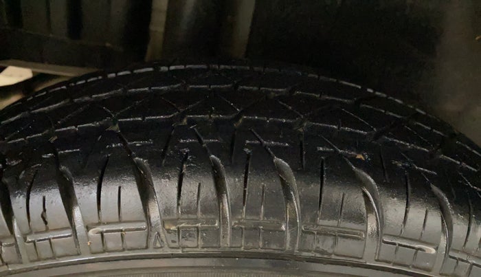 2017 Maruti Swift LXI, Petrol, Manual, 28,365 km, Right Rear Tyre Tread