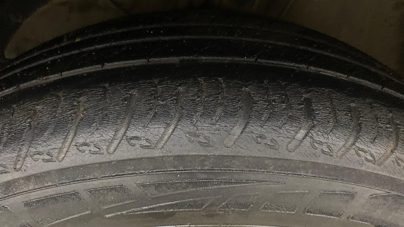 2022 Maruti XL6 ALPHA AT, Petrol, Automatic, 75,299 km, Left Front Tyre Tread